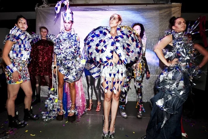 Avant Garde Fashion vs Mainstream Fashion Avant Garde Fashion vs Mainstream Fashion